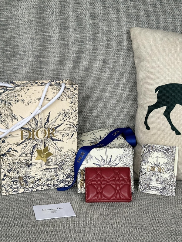 ディオール財布素材ディテール